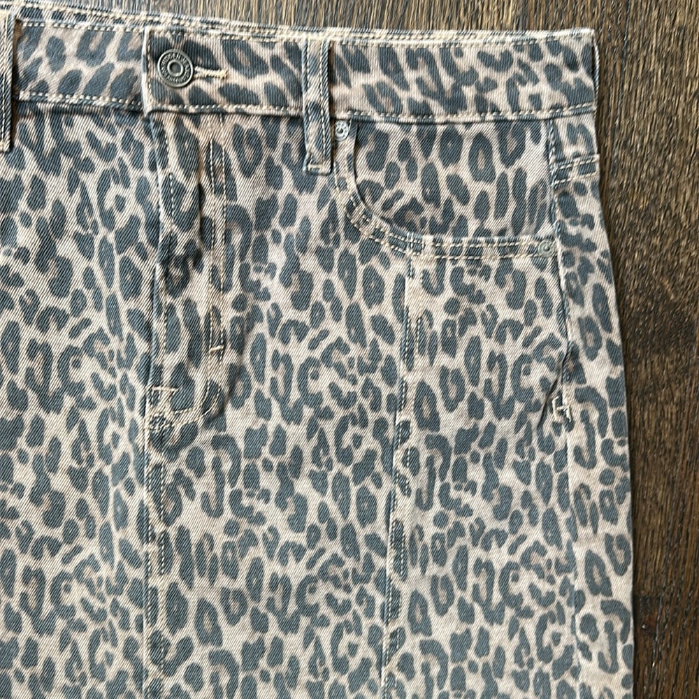 Hidden brand leopard print skirt. With stretch - Picture 2 of 3